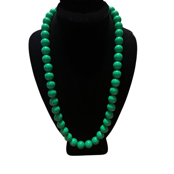Green Beaded Necklace With Lobster Clasp - Picture 7 of 7